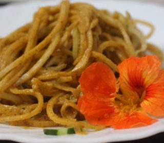 Rettich-Gurken-Spaghetti